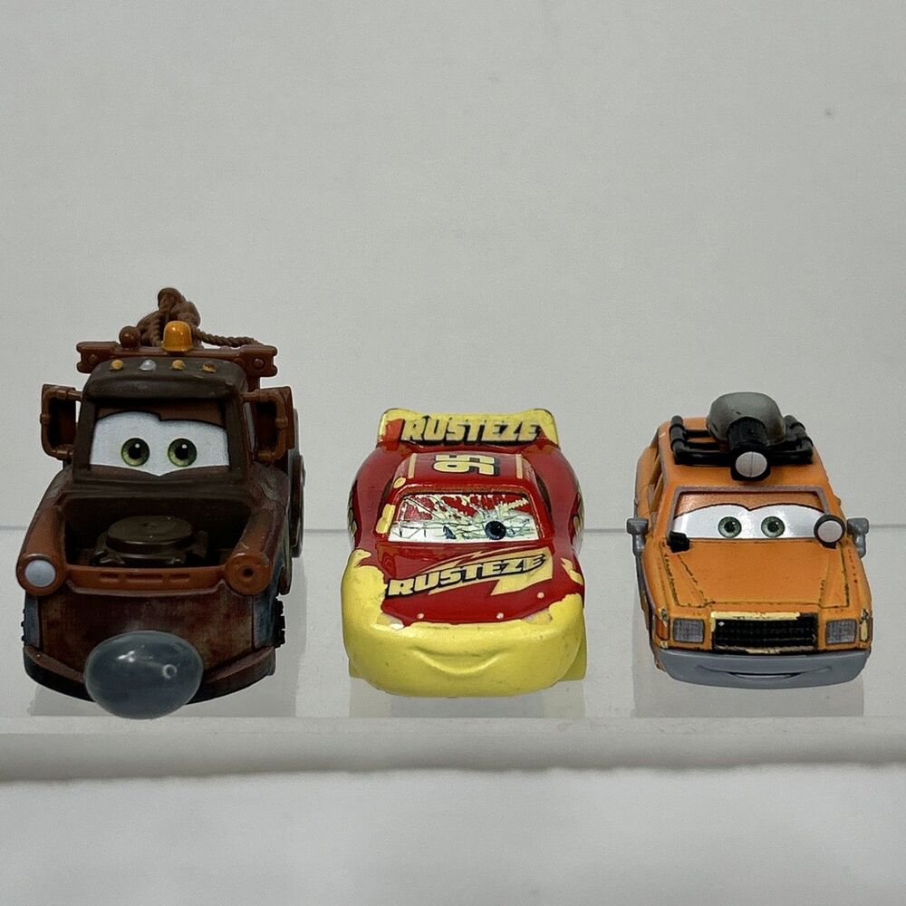 Disney Pixar Cars Lot Griswold On The Road Mater Bubble McQueen Glow In The Dark - Picture 2 of 8